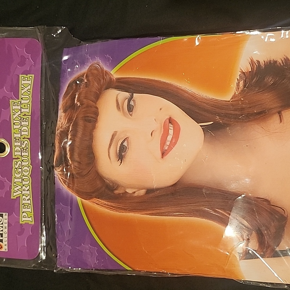 Victory curl pin-up World War II wig